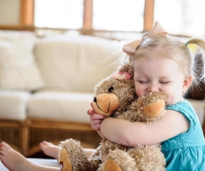 Gợi ý một số đồ chơi giáo dục kỹ năng ngôn ngữ cho bé