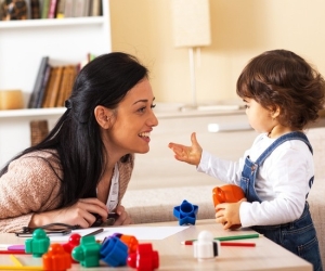 Vì sao phụ huynh nên chơi cùng với con trẻ?