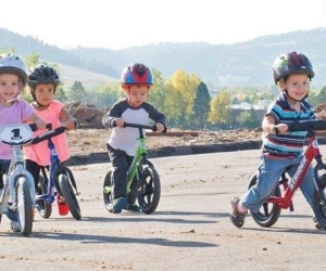 Xe chòi chân mang đến lợi ích gì với sự phát triển của trẻ em